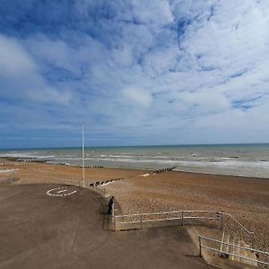 Modern Spacious Apartment By The Sea Bexhill-on-Sea Exterior photo