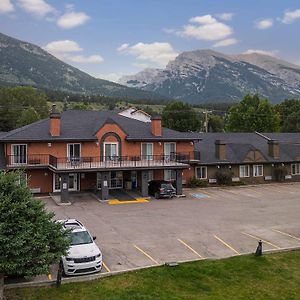 Hotel Northwinds By Basecamp Canmore Exterior photo