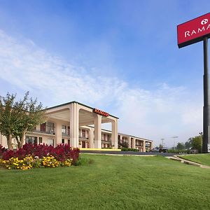 Hotel Ramada By Wyndham Pelham Exterior photo