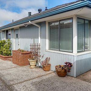 Stunning Bay-View Vacation Rental In Kensington! Exterior photo