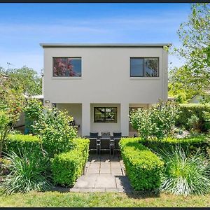 Willa Modern & Perfect Location In Parliament Triangle Yarralumla Exterior photo