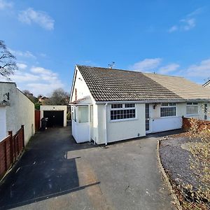 Willa 2-Bed House Bungalow In Bristol Exterior photo