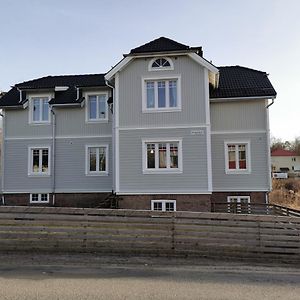 Apartament Laegenhet Med Egen Entre I Centrala Dalsjoefors Dalsjofors Exterior photo