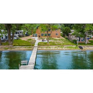 Canary Beach Resort Glenwood Exterior photo