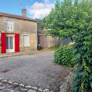 Apartament Gite Chez Lea Saint-Seurin-de-Cadourne Exterior photo