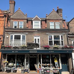 Large East Side Room Above G Grace & Son Tring Exterior photo