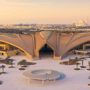 Erth Abu Dhabi Hotel Exterior photo