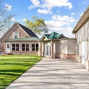 Newer Cottage On The Lake, Ample Space For Boats Harsens Island Exterior photo