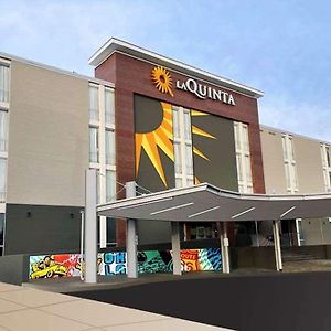 La Quinta Inn & Suites By Wyndham Tulsa Downtown/Route 66 Exterior photo