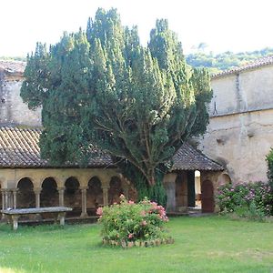 Willa Logement Au Sein D Une Abbaye Cistercienne Saint-Martin-le-Vieil Exterior photo