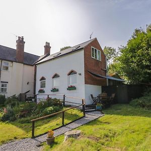 3 Oaks Lodge Shrewsbury Exterior photo