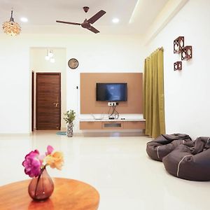 Apartament Lovely 2 Bhk House Near Us Embassy At Gachibowli Hajdarabad Exterior photo