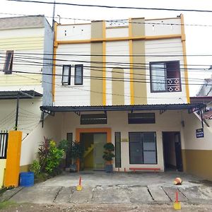 Hotel Oyo 92231 Penginapan Tanjung Alang Syariah Makasar Exterior photo