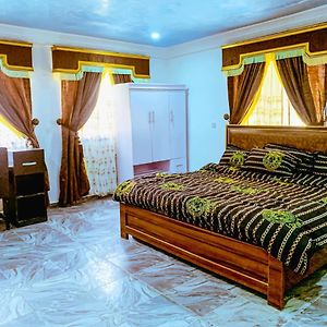 Lugbe Guest House By Select On Airport Rd, 3Rooms, 3 King-Sized Beds Abudża Exterior photo