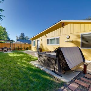 Willa Sparks Retreat With Private Hot Tub And Cozy Fireplace Exterior photo