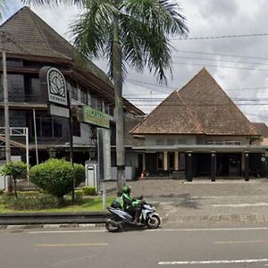 Capital O 93240 Candra Dewi Hotel Jogyakarta Exterior photo