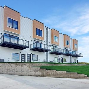 Centralpark Townhome B10 Arnolds Park Exterior photo