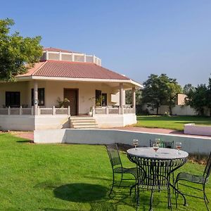 Stayvista'S The Cosy Countryside - Villa With Swimming Pool, Lawn & Indoor-Outdoor Games Dźajpur Exterior photo