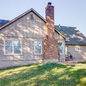 Overland Park Family Home With Game Room And Backyard! Exterior photo