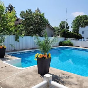 Apartament Private Pool And Backyard * Bbq * 6 Beds * 5 Min. From Mtl Longueuil Exterior photo
