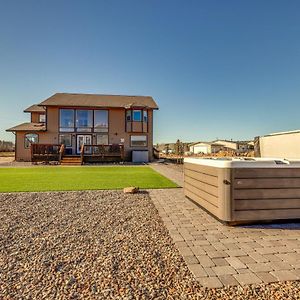 Scenic Flagstaff Home With Hot Tub And Mountain Views Exterior photo