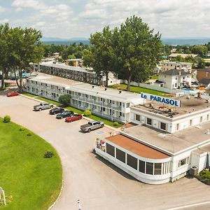 Hotel Auberge Le Parasol Saguenay Exterior photo