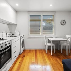 Convenient Apartment In Heart Of Carlton Melbourne Exterior photo