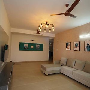 Apartament Chez Moi - 2Bhk, Near Us Embassy, Gachibowli Hajdarabad Exterior photo