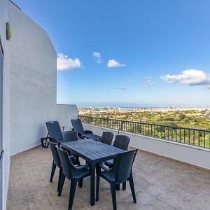 Apartament Beautiful Pent With Terrace & Spectacular Views By 360 Estates Luqa Exterior photo