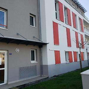 Apartament Charmant Studio A 2 Pas Du Tram Nantes Exterior photo