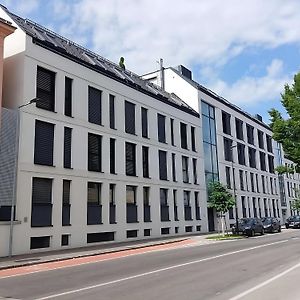 Apartament Euphoria Zentral - Parkplatz - Kuche - Netflix Wiener Neustadt Exterior photo
