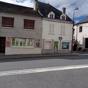 Appartement Le Labyrinthe Du Peintre Bransat Exterior photo