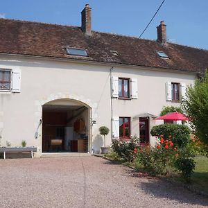 Willa Gite Du Boissenet Avec Piscine Treigny Exterior photo