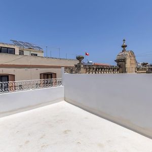 Apartament Town House In The Heart Of Luqa - Close To Malta International Airport Exterior photo