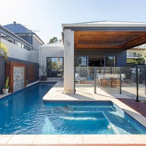 Willa Stella Retreat - Townhouse With Pool East Fremantle Exterior photo