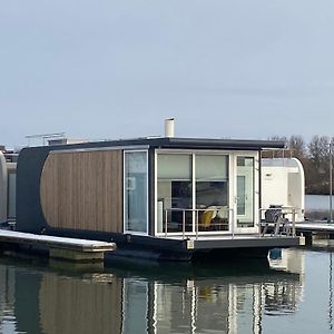 Hotel Houseboat Trinidad Maastricht Exterior photo