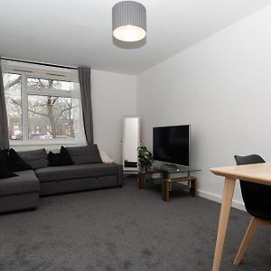 Apartament Modern 1 Bed Flat On The Outskirts Of Kingston Teddington Exterior photo