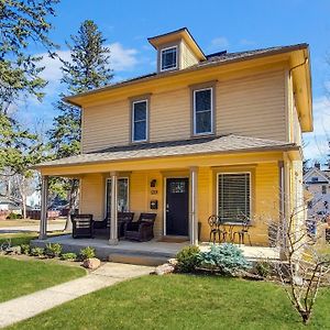 Cozy Family Cottage At The Lakes Spirit Lake Exterior photo