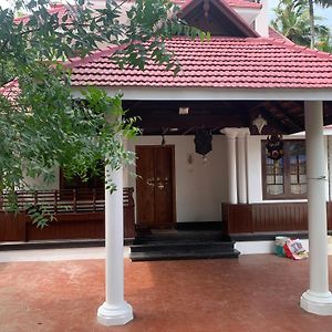 Willa Lakshmi Mangalaa Thiruvananthapuram Exterior photo