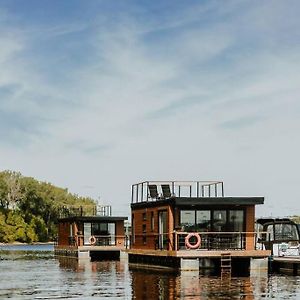 Hotel Yacht Club De Trois-Rivieres 2 - Maison Flottante Exterior photo