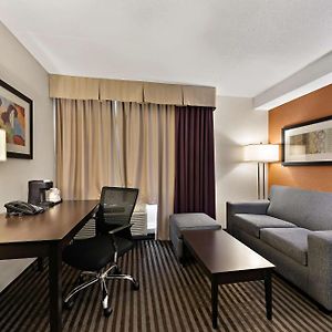 Best Western Plus Toronto North York Hotel & Suites Exterior photo