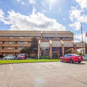 Tulsa Square Hotel Central, I-44 By Oyo Exterior photo