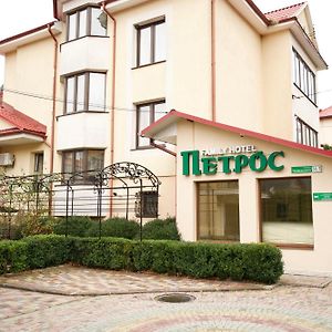 Петрос Family Hotel Jaremcze Exterior photo