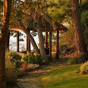 Willa Island Luxury Oceanside Estate Saanichton Exterior photo