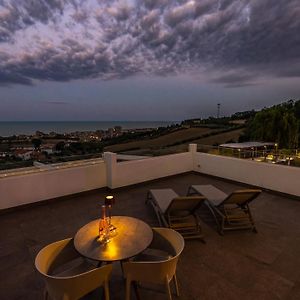 Bed and Breakfast Terrazza Sul Mare Roseto Degli Abruzzi Exterior photo