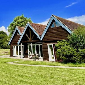 Willa House On The Brooks Self Catering Holiday Let South Downs West Sussex Sleeps 14 Pulborough Exterior photo