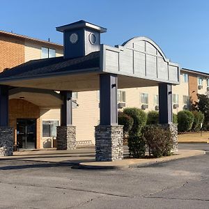 Econo Lodge Inn & Suites Clinton Exterior photo