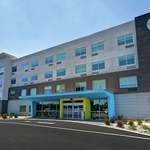 Hotel Tru By Hilton Denver, Pa Exterior photo