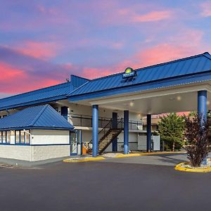 Days Inn By Wyndham Knoxville North Exterior photo