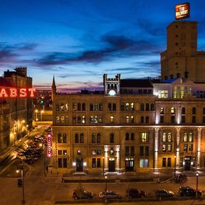 Brewhouse Inn And Suites Milwaukee Exterior photo